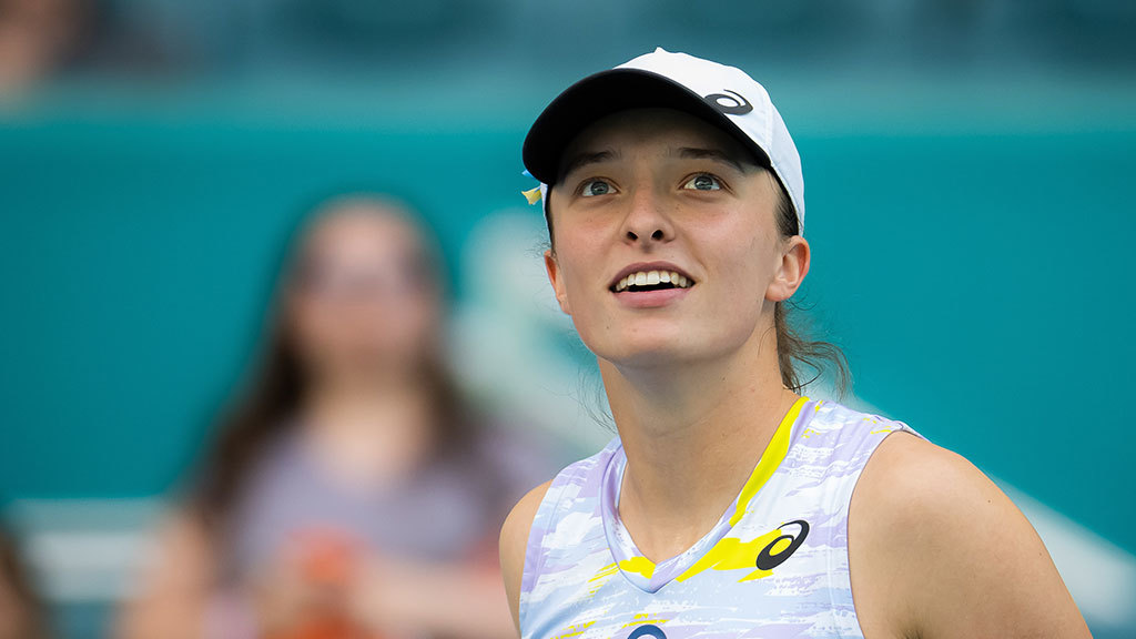 Швёнтек обыграла Кербер и пробилась в четвертьфинал турнира WTA-1000 в Риме