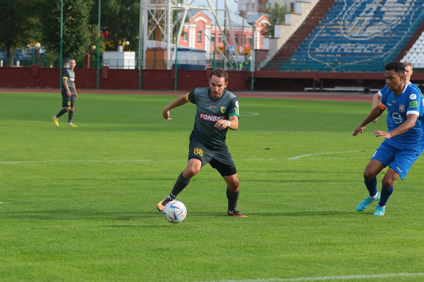 Павел Савицкий в матче первого круга. Фото: «Неман»