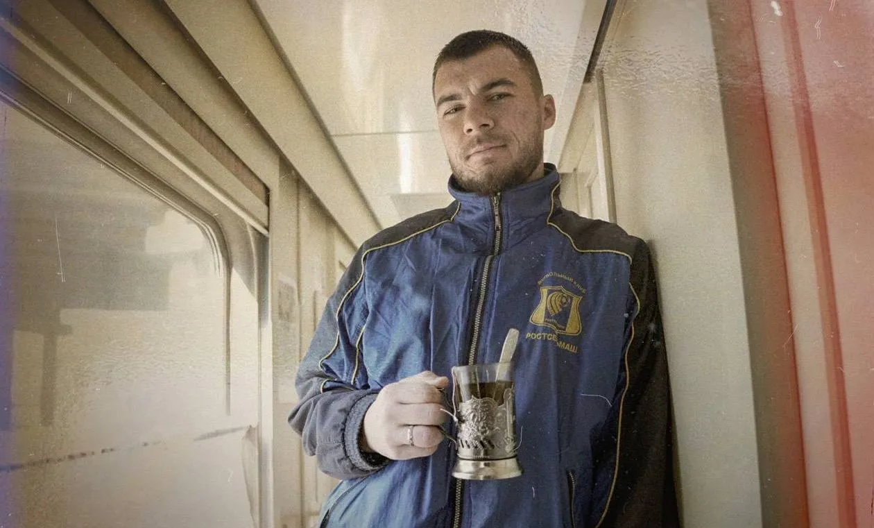 Николай Комличенко в поезде по дороге на матч с «Динамо». Фото: «Ростов»