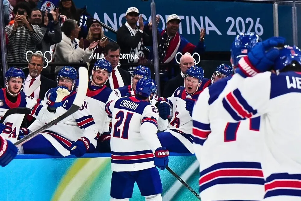 Сила Штатов – в братских связках. Фото: IIHF