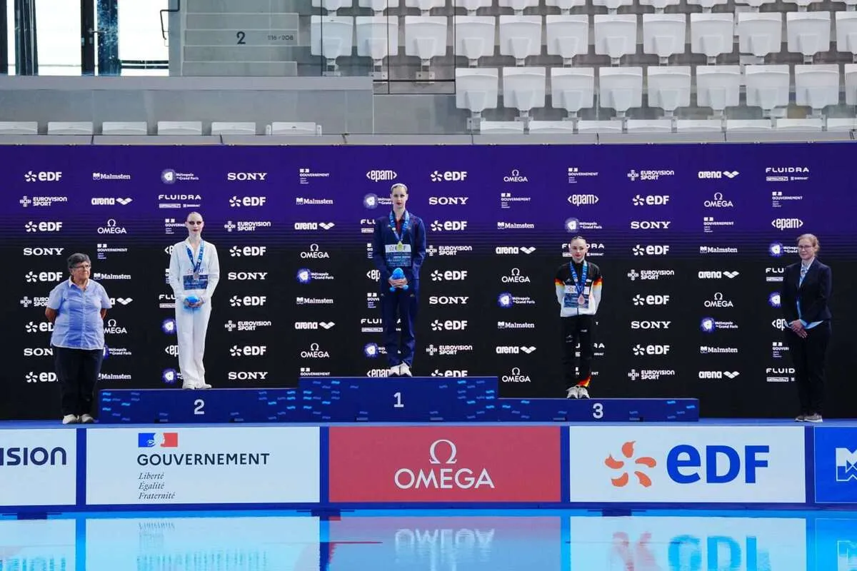 Белоруска на второй ступени пьедестала. Фото: European Aquatics