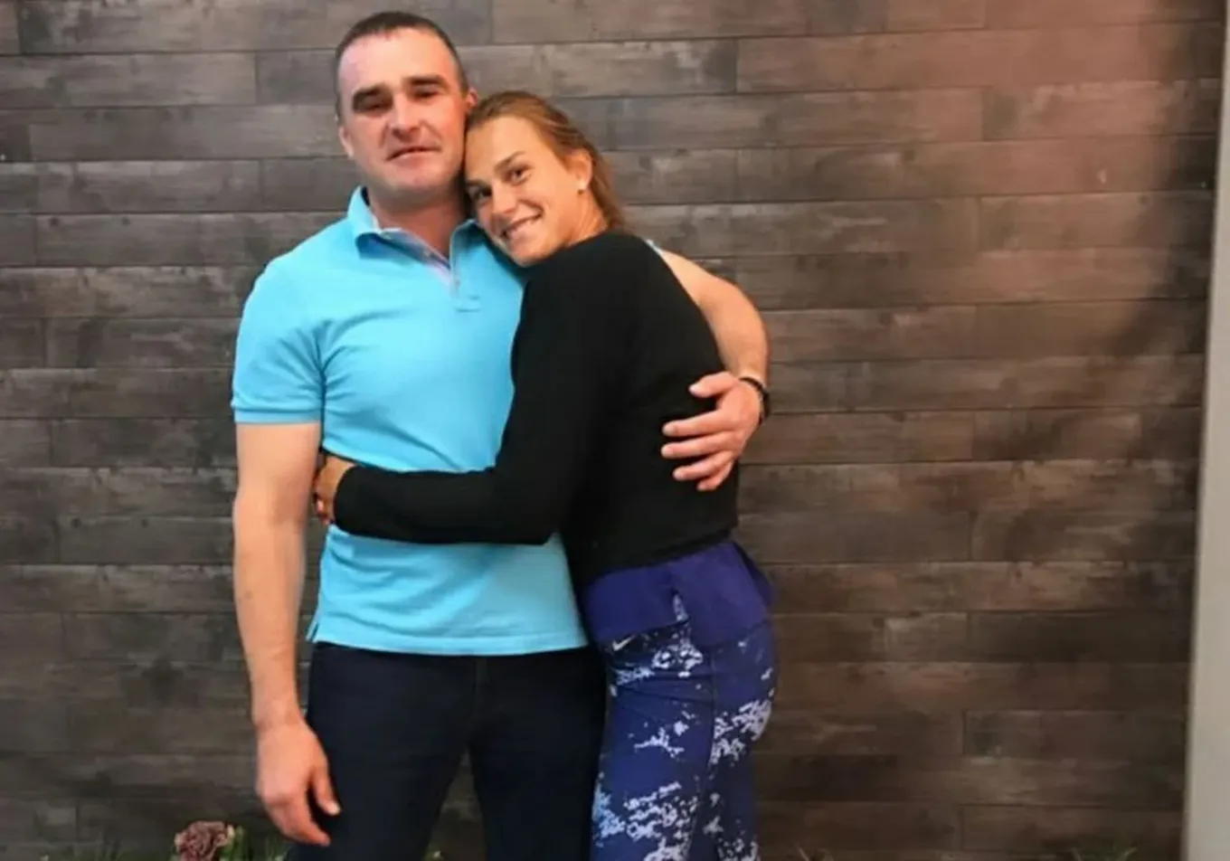 Арина Соболенко с отцом. Фото: социальные сети теннисистки