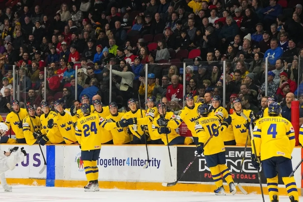 Шведы на прошлом ЧМ остались без медалей. Фото: IIHF