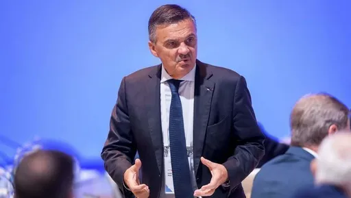 Фазель заявил, что IIHF хочет провести все матчи ЧМ-2021 в одной стране