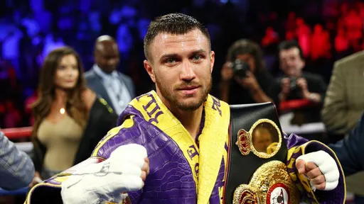 Лопес победил Ломаченко и стал абсолютным чемпионом мира
