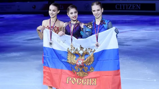 Опубликовано видео закадровых моментов российских фигуристок на финале Гран-при