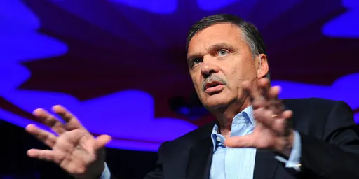 Глава IIHF: не имело никакого смысла продолжать плей-офф КХЛ