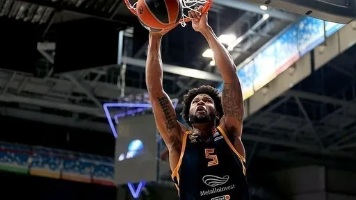 Баскетболист «Химок» Букер стал MVP 13-го тура Евролиги