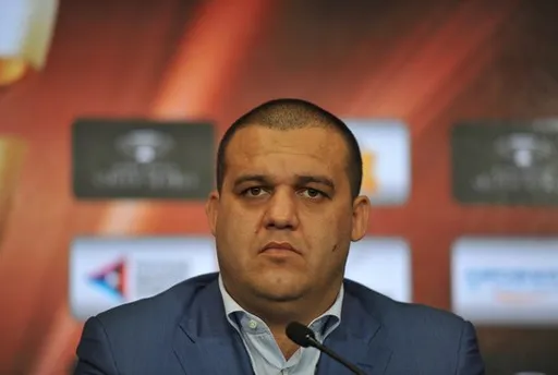 Кремлев раскритиковал судейство титульного боя Ломаченко и Лопеса