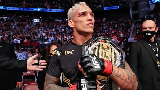 Кандидат на увольнение, превратившийся в чемпиона и рекордсмена UFC. Биография Чарльза Оливейры