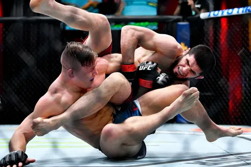 ТОП-10 прорывов года в UFC: доминирование Оливейры, восхождение Махачева и сенсация в женском MMA