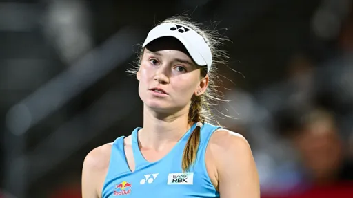 Рыбакина победила Касаткину и вышла в 3-й раунд турнира WTA-1000 в Торонто