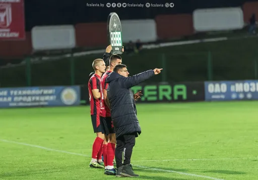 Биончик поблагодарил игроков «Славии» за выход в 1/2 финала Кубка Беларуси