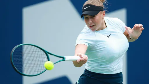 Анисимова победила Швентек и вышла в полуфинал US Open — 2025