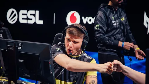 S1mple сравнил Месси и             Роналду
