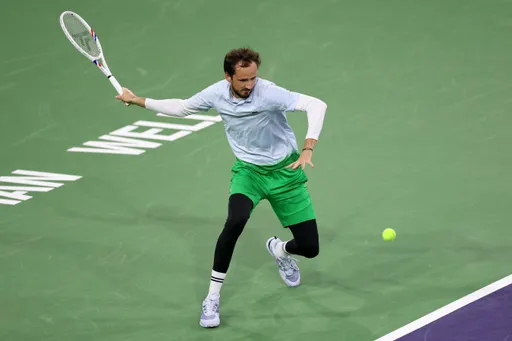 Медведев победил Зверева в четвертьфинале турнира ATP-500 в Пекине