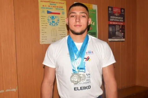 Артур Щеголев остался без медали молодежного чемпионата мира по тяжелой атлетике