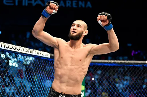 UFC анонсировал бой Хамзата Чимаева и Дрикуса дю Плесси