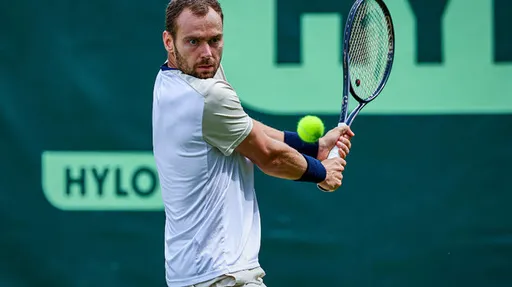 Сафиуллин победил Форбса и сыграет с Арнальди во втором круге US Open