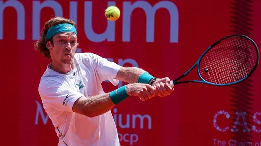 Рублев проиграл ван Ашу в 1/4 финала турнира ATP-250 в Эшториле
