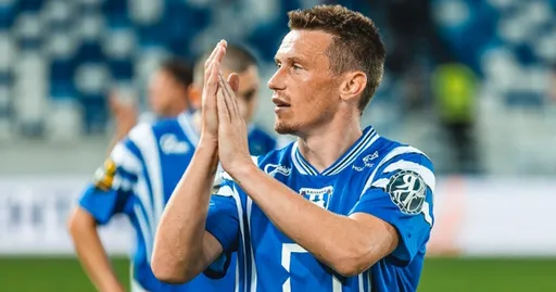 Хавбек «Балтики» Ковалев: поздравили друг друга с шестым местом