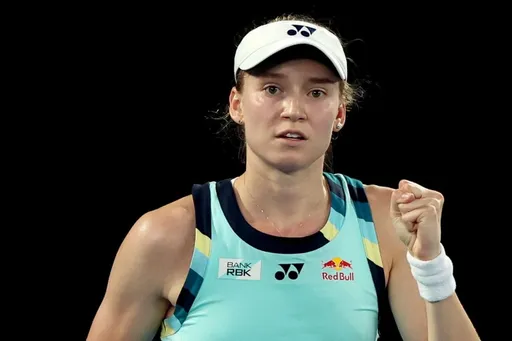 Рыбакина обыграла Швентек в матче Итогового турнира WTA