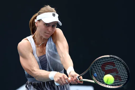 Самсонова разгромила Кенин и вышла во второй круг турнира в Абу-Даби