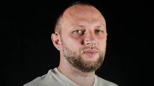 Глеб: может Леонов он поймет, что с людьми, которых он нанимает на работу, нужно поступать по-другому