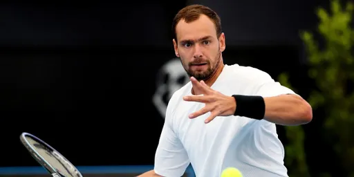 Роман Сафиуллин проиграл на старте турнира ATP-250 в Алматы