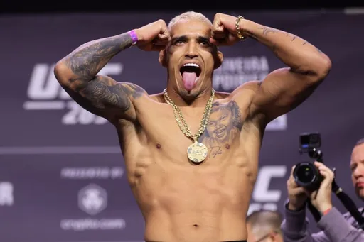Рафаэль Физиев снялся с боя против Чарльза Оливейры на UFC Fight Night 261