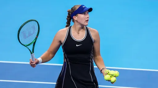 Мирра Андреева проиграла Чжэн Циньвэнь в финале турнира WTA-1000 в Пекине