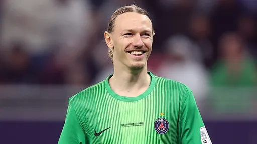 «ПСЖ» Сафонова переиграл «Барселону» в матче общего этапа Лиги чемпионов