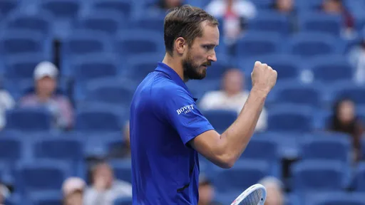 Медведев пробился в четвертьфинал турнира ATP-250 в Алматы