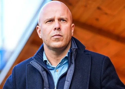 talkSPORT: Арне Слот ответил отказом на предложение возглавить «Фулхэм»