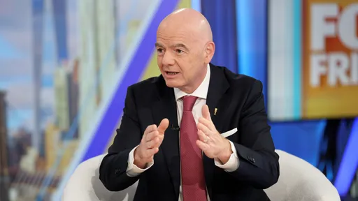 Платини заявил, что Инфантино всегда любил деньги и власть