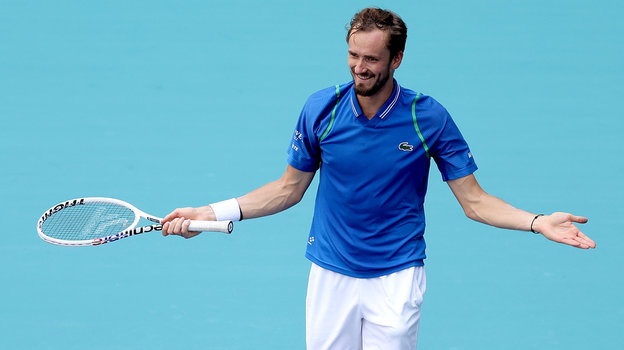 Медведев из-за травмы снялся с четвертьфинала турнира в Мадриде