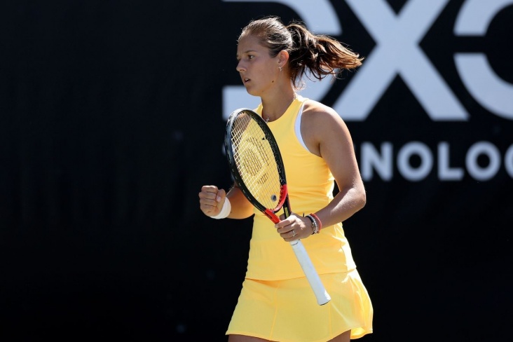 Касаткина обыграла Павлюченкову и вышла 1/8 финала турнира в Мадриде