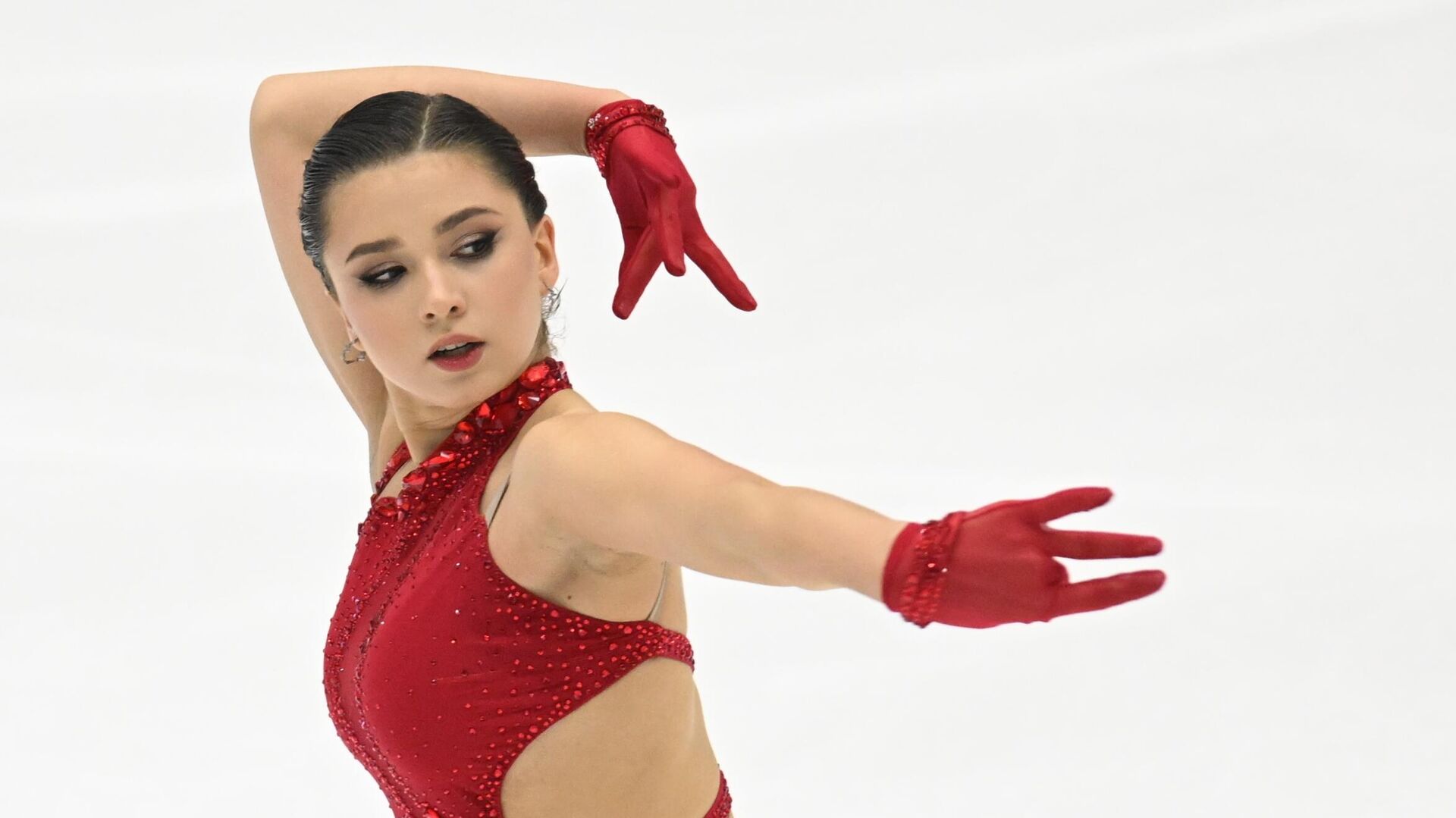 Олимпийская чемпионка Валиева закончила 11-й класс