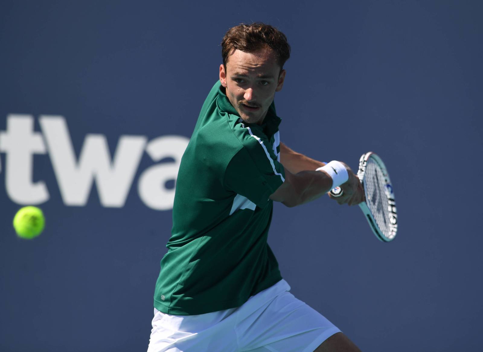 Даниил Медведев одолел Николаса Харри в четвертьфинале турнира в Майами