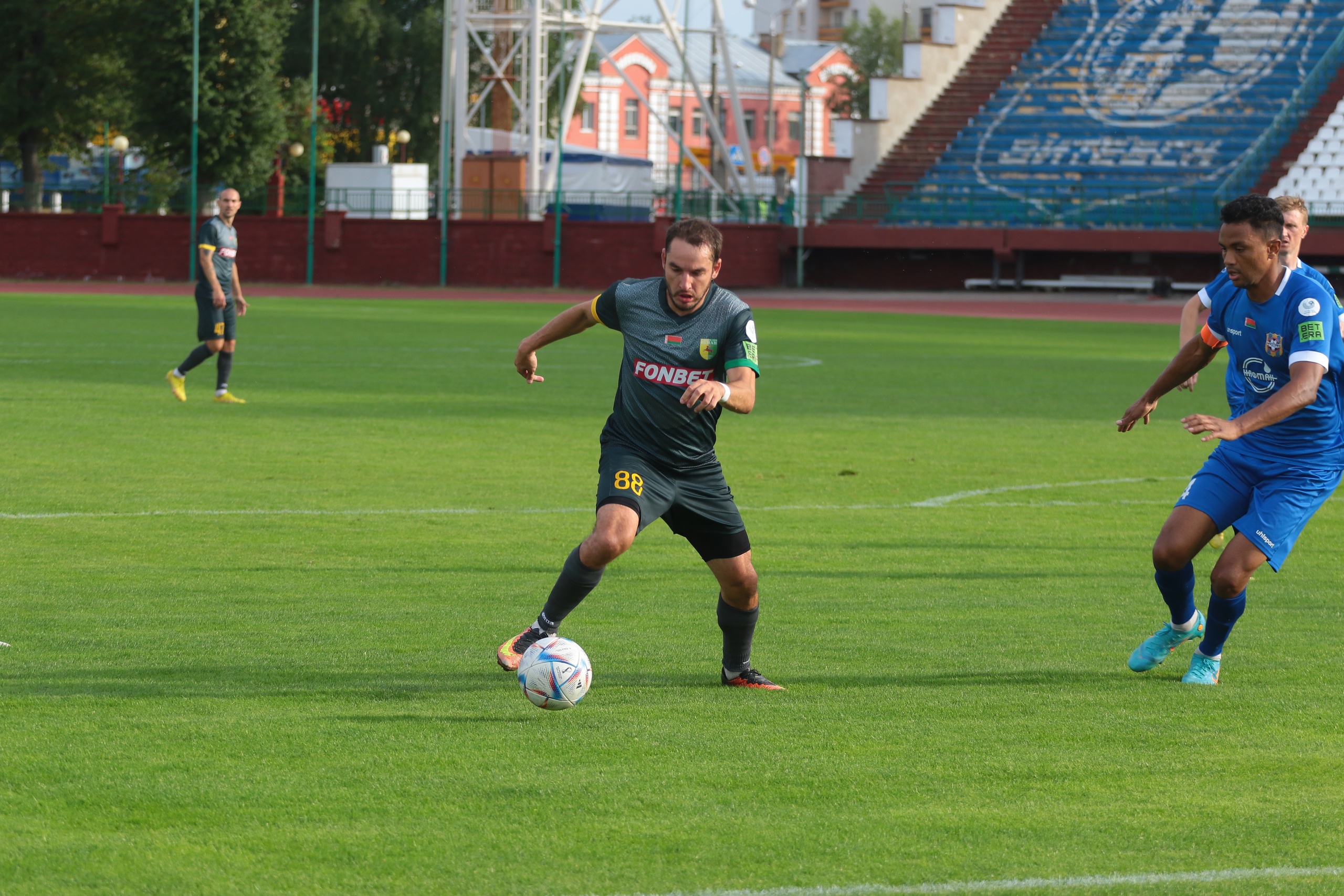 Павел Савицкий в матче первого круга. Фото: «Неман»