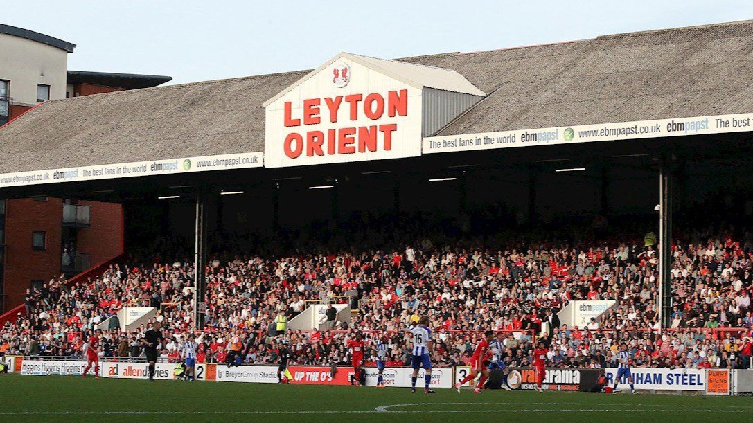 Во время футбольного матча в Британии погиб болельщик «Лейтона»