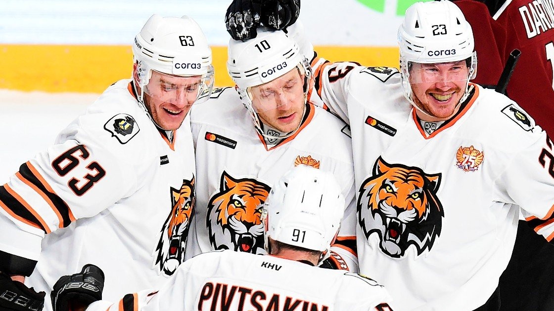 «Амур» одержал победу над «Сибирью» в серии буллитов в матче КХЛ