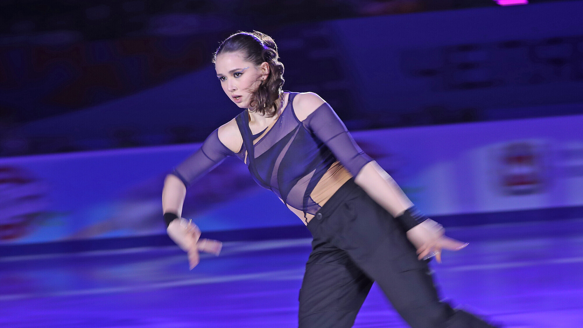 Навка рассказала об отсутствии ограничений для участия Валиевой в ледовых шоу