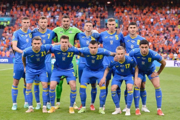 УЕФА наказал сборную Украины частичным закрытием трибун за поведение болельщиков