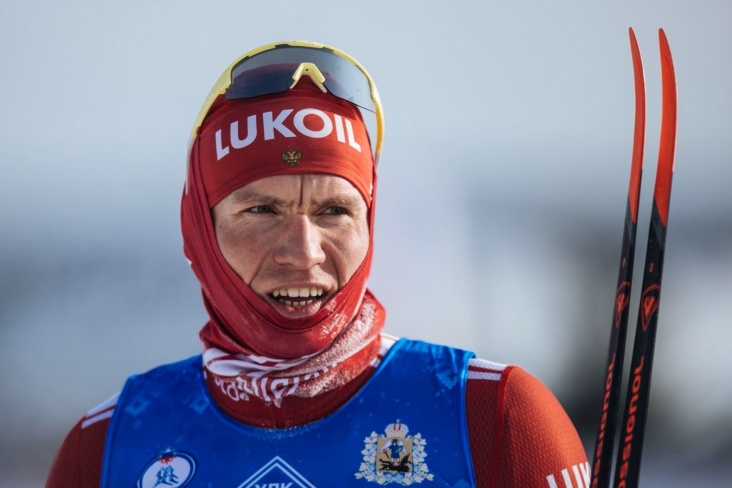 Большунов выиграл скиатлон на Спартакиаде