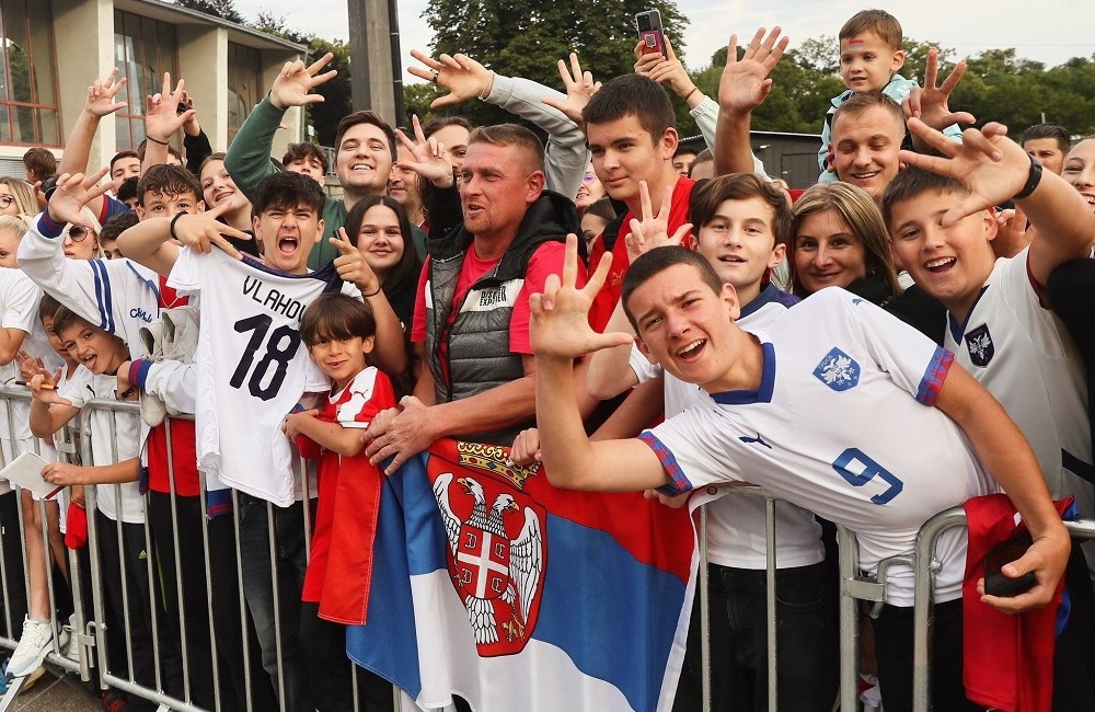 Болельщики активно поддерживают сербскую команду. Фото: Сербский футбольный союз
