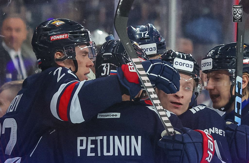 Хет-трик Петунина помог «Металлургу» на домашнем льду переиграть «Трактор» в КХЛ