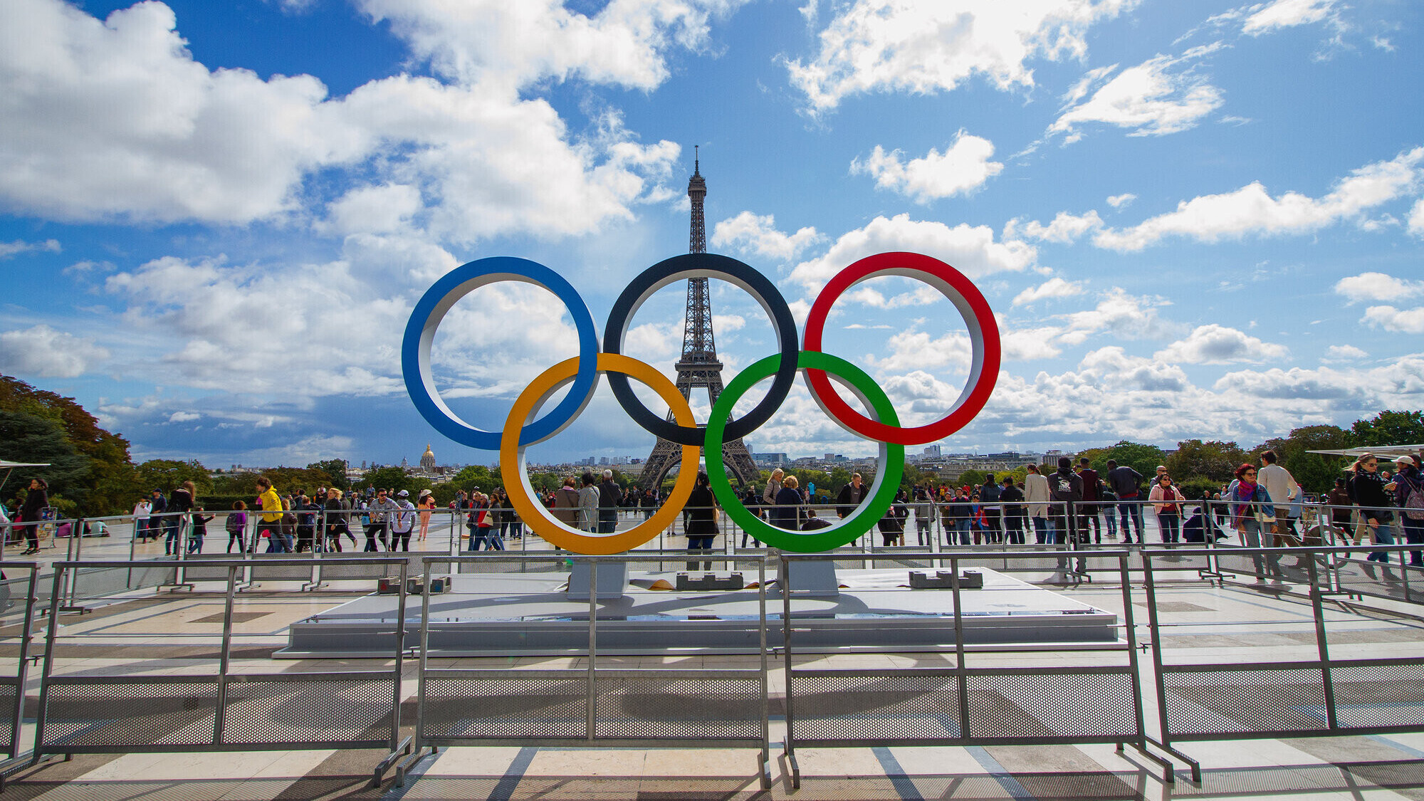 В Париже начался этап эстафеты олимпийского огня