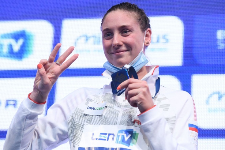 Сменившая гражданство пловчиха Кирпичникова взяла два золота чемпионата Европы