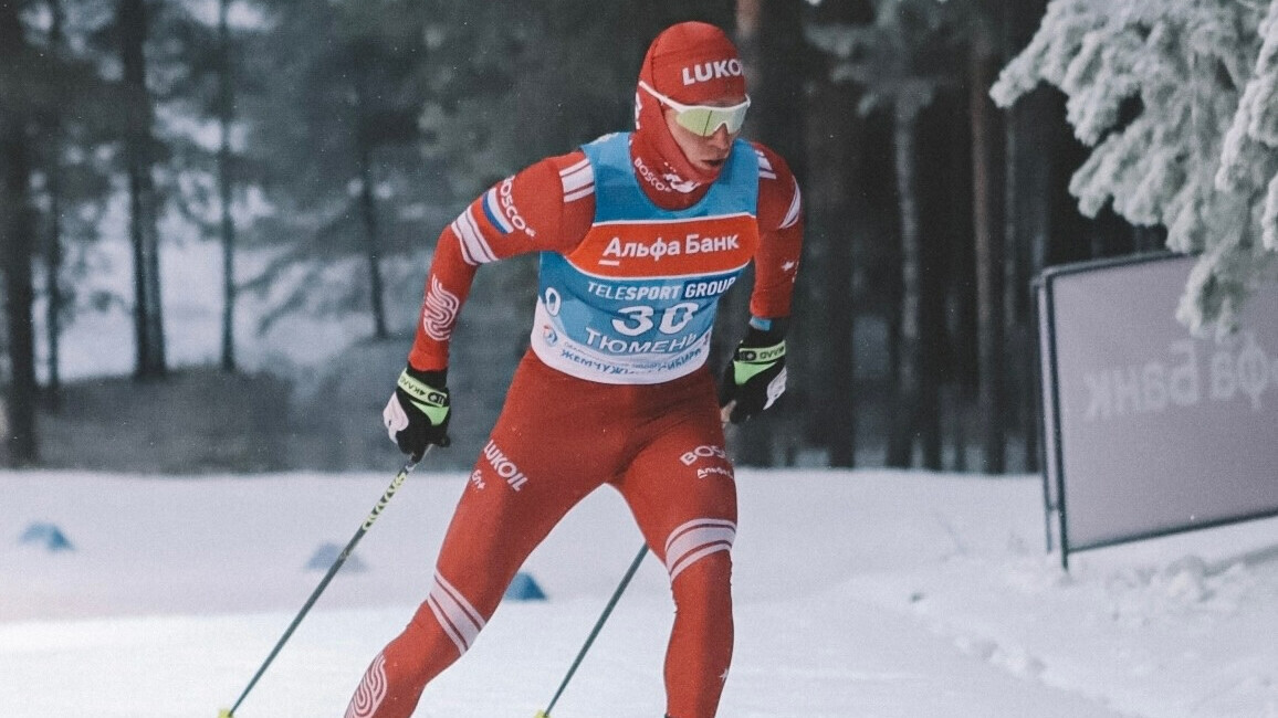 Большунов выиграл гонку на 10 км на этапе Кубка России